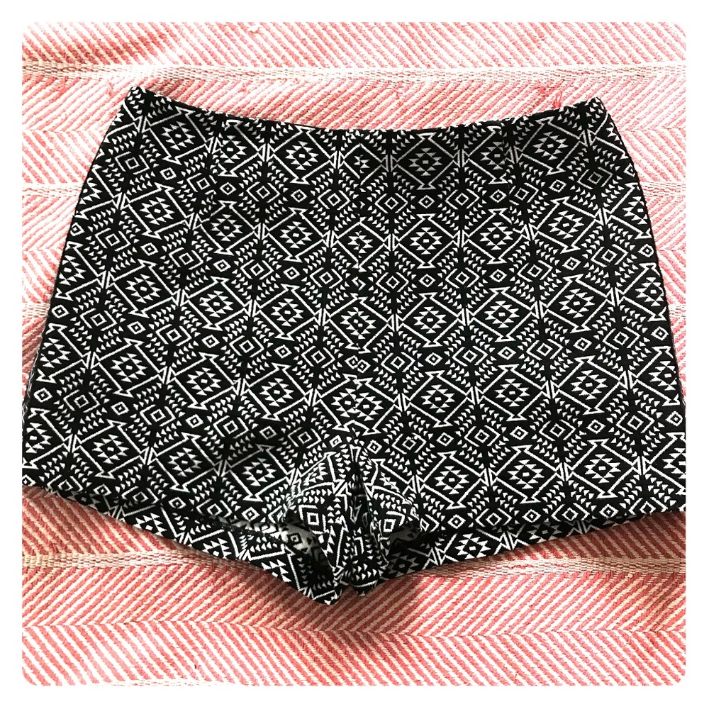 Ecotè Mini Shorts with Graphic Pattern
